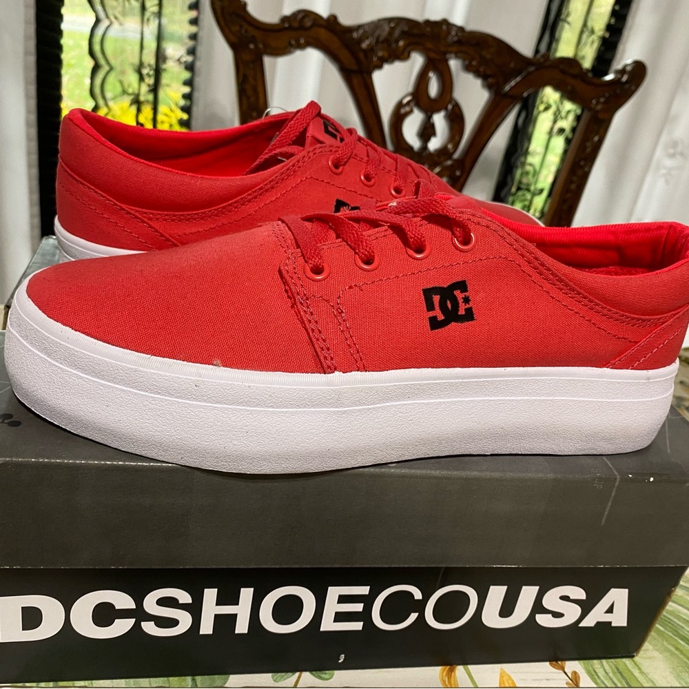 🔥🔥New in Box Dark Pink DC Trase Platform 90’s Foam Bed Sneaker Tennis Shoes